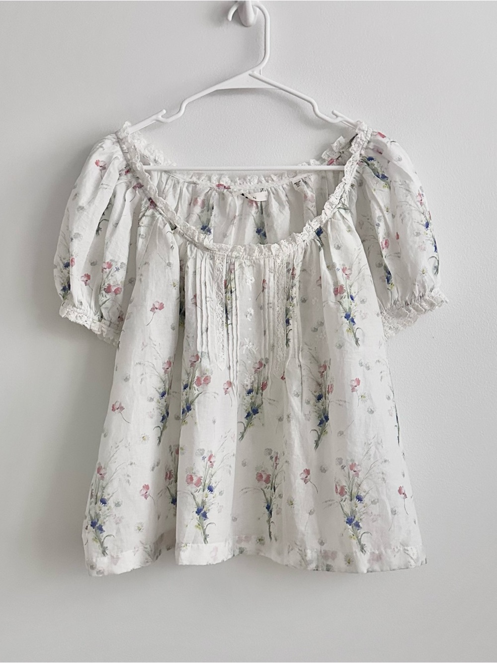 Doen Frederica Painted Bouquet Floral Print Puff Sleeve Short Sleeve Top